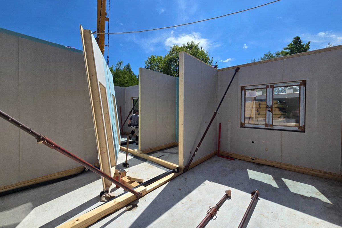 Montaż ścian prefabrykowanych — AGK Construction